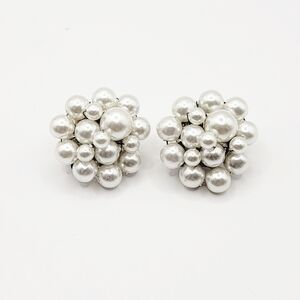 Vintage 50s To 80s Japanese Ivory Pearl Cluster Clip On Earrings 0050